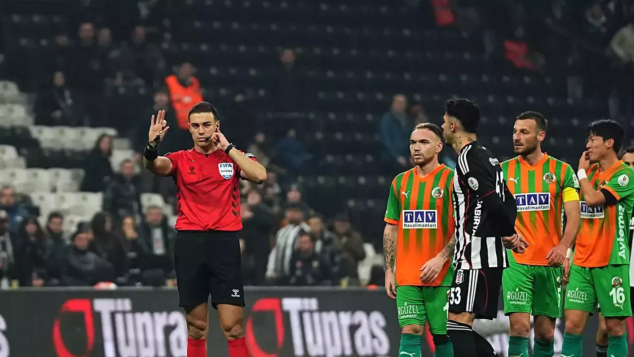 beIN Trio’dan Beşiktaş–Alanyaspor maçındaki penaltı pozisyonuna sert tepki