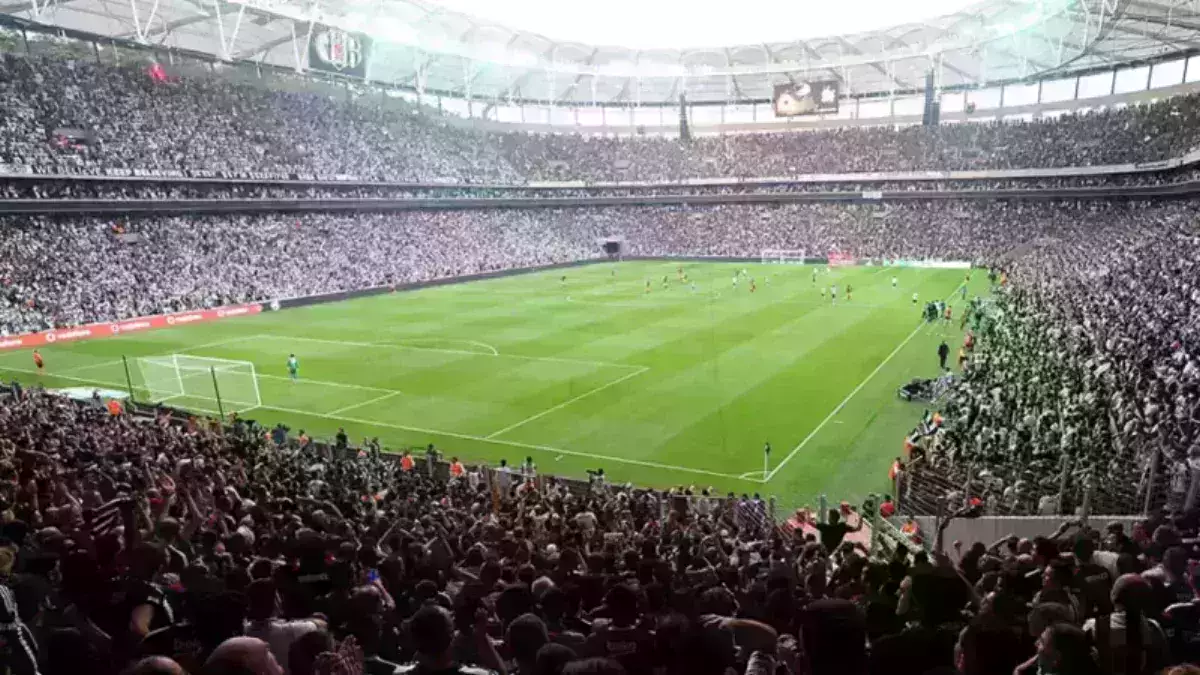 Beşiktaş tribünlerinden TFF ve MHK protestosu hazırlığı