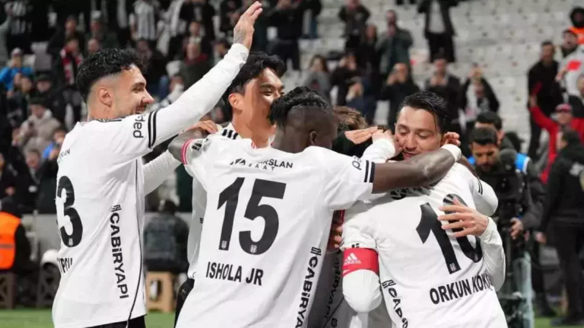 Beşiktaşlı futbolculardan Antalyaspor maçı sonrası mesaj: “Ligi en iyi yerde bitireceğiz”
