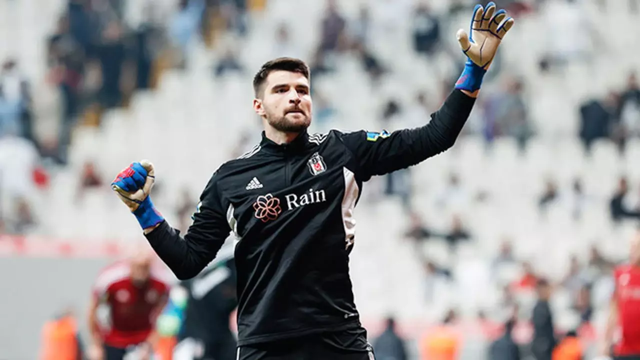 Beşiktaş’ta kaleci transferi yaza kalabilir