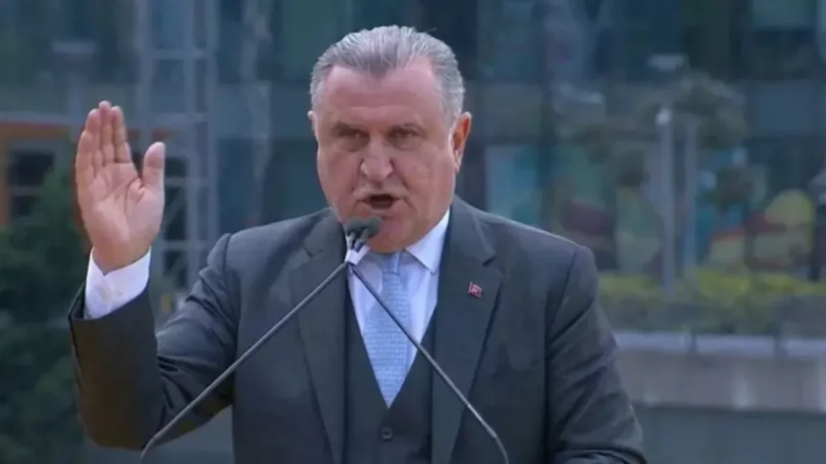 Osman Aşkın Bak’ın “Şampiyon Cimbom” sözleri tartışma yarattı