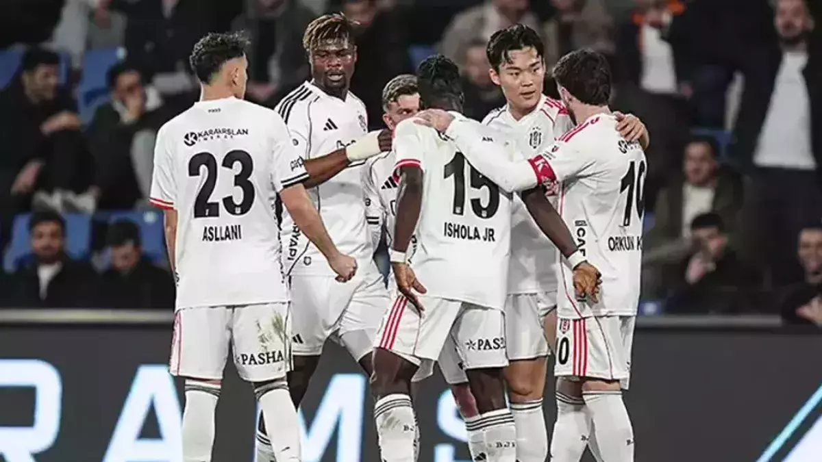 Socrates Dergi’de “Yenilenen Beşiktaş” yorumu