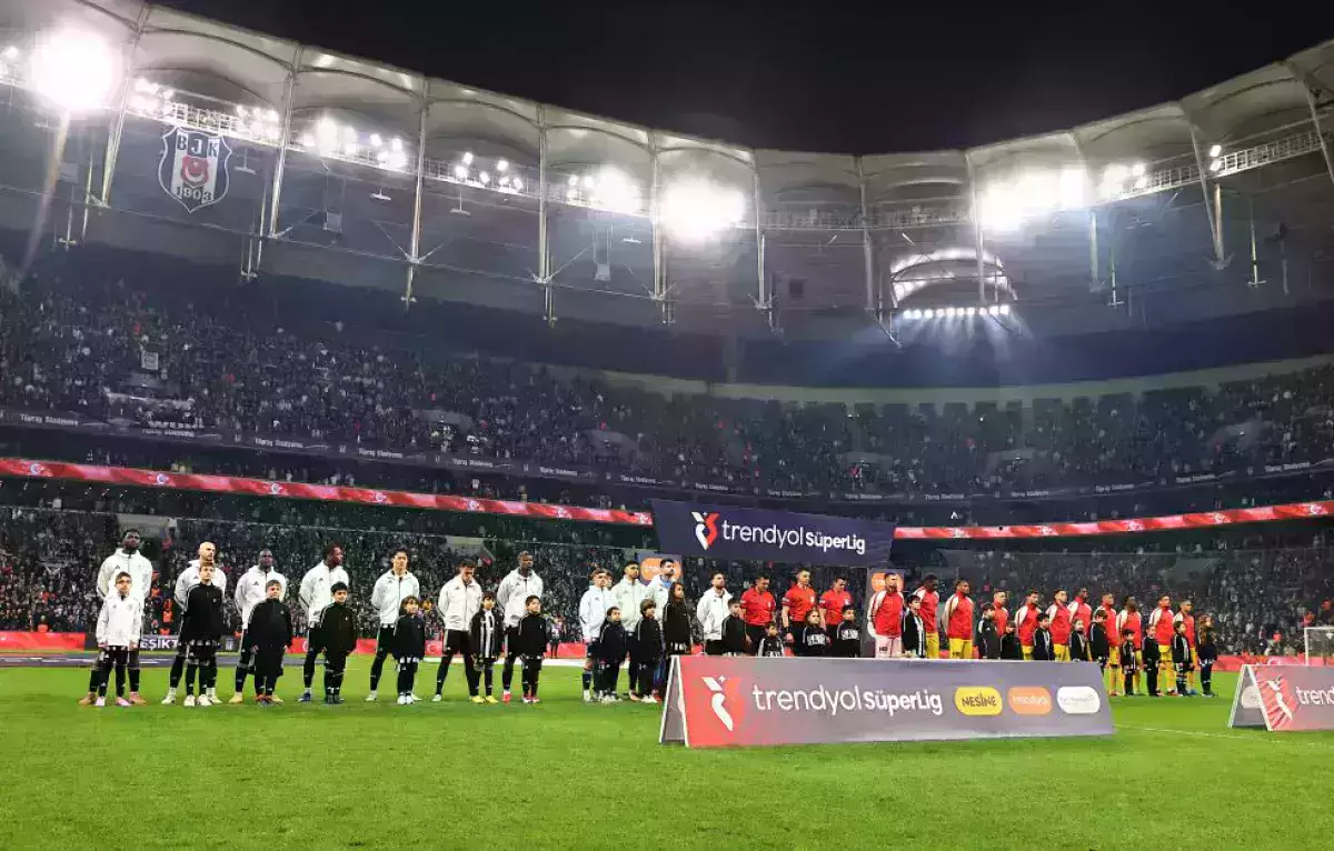 Tüpraş Stadyumu’nda, Thunderstruck detayı dikkat çekti